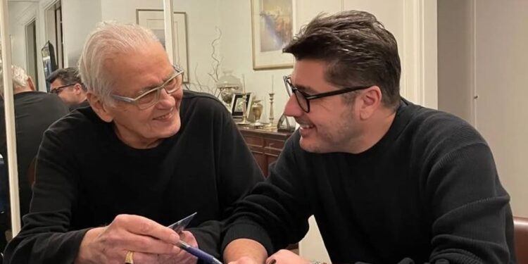 Λάμπρος Κωνσταντάρας: «Δεν θα σε ξαναπάρω ποτέ» – «Ραγίζει καρδιές» η ανάρτηση για τον πατέρα του