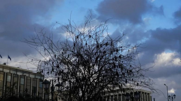 Καιρός σήμερα: Βροχές και νεφώσεις – Στους 21 βαθμούς η θερμοκρασία και 6 μποφόρ οι άνεμοι