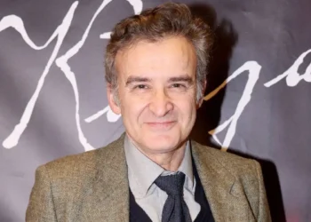 Νίκος Ορφανός: «Μου πρότεινε η γυναίκα μου να παντρευτούμε και ο γάμος έγινε στην Κρήτη με 8 καλεσμένους»