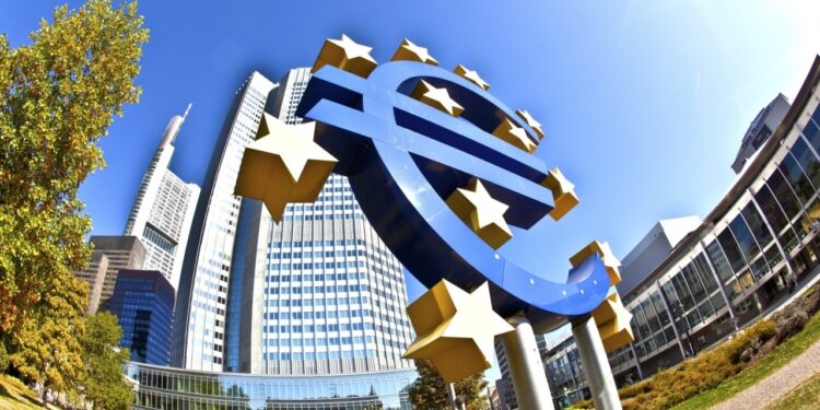 ΕΚΤ: Στα 9 δισ. ευρώ συρρικνώθηκε το πλεόνασμα τρεχουσών συναλλαγών της Ευρωζώνης τον Αύγουστο