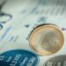 Το ευρώ υπό πίεση: Πώς επηρεάζεται από την κρίση σε ενέργεια και ομόλογα