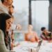 Gen Z και Millennials: Η στροφή στις δεύτερες δουλειές – Πώς η ακρίβεια αλλάζει την αγορά εργασίας