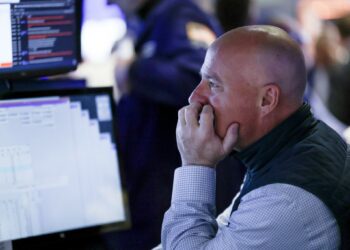 Wall Street: Μαζικό ξεπούλημα με επίκεντρο την τεχνολογία – Ο Nasdaq σε τροχιά διόρθωσης και η AI στο εδώλιο