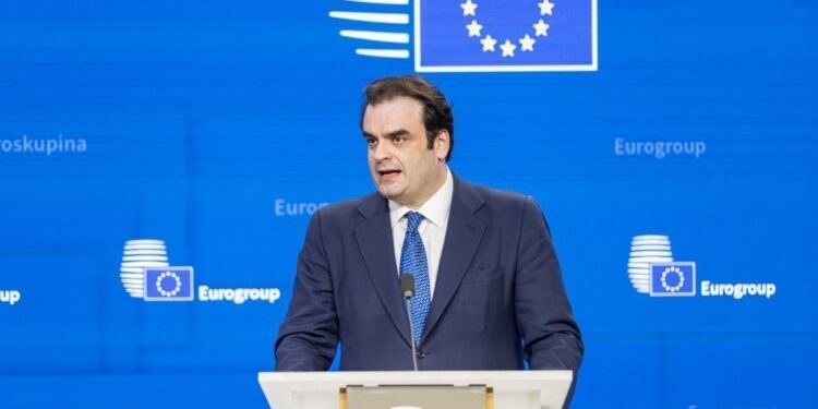 Πιερρακάκης από Eurogroup: «Δύσκολη ισορροπία» η προστασία των πολιτών από το ενεργειακό σοκ και η διατήρηση της δημοσιονομικής αξιοπιστίας