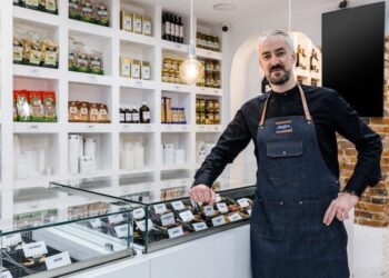 Ο Ελληνας που εκπρoσωπεί τους εμπόρους του Παρισιού