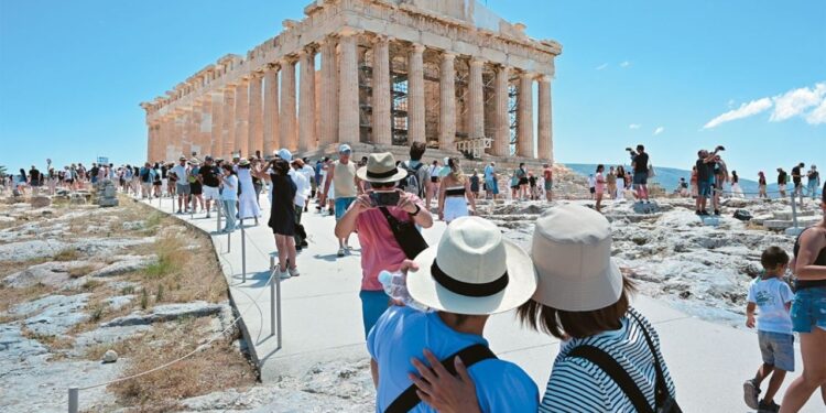ΤτΕ: Πάνω από 18 δισ. ευρώ οι τουριστικές εισπράξεις στο οκτάμηνο του 2026