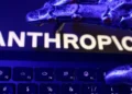 Anthropic: Πατά «γκάζι» για τη Wall Street – Κατέθεσε αίτηση για IPO