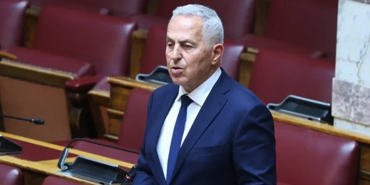 Κοντά στο ΠΑΣΟΚ ο Ευάγγελος Αποστολάκης – Την Δευτέρα η συνάντηση με τον Νίκο Ανδρουλάκη