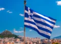 S&P: Η Ελλάδα δανείζεται φθηνότερα από πέντε χώρες της Ευρωζώνης, τρεις πηγές ανησυχίας