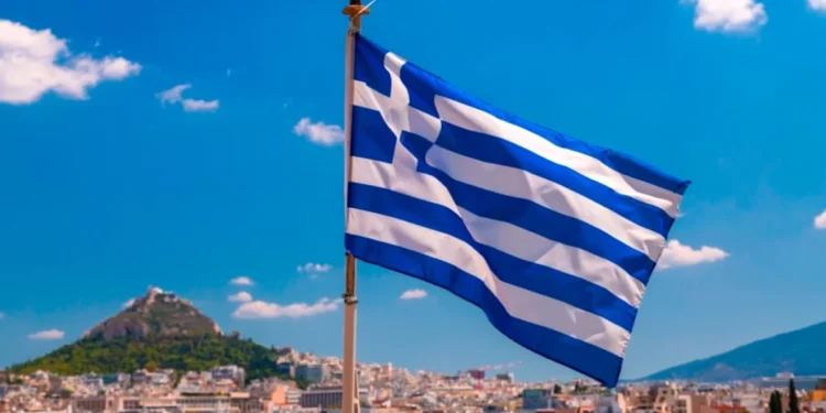 S&P: Η Ελλάδα δανείζεται φθηνότερα από πέντε χώρες της Ευρωζώνης, τρεις πηγές ανησυχίας