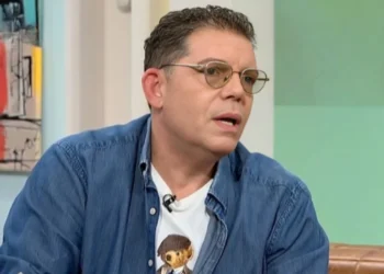 Γρηγόρης Μπιθικώτσης για τον πατέρα του: Κάθε μέρα μου άφηνε σημειώματα, μου έγραφε «σε λατρεύω» και «δεν μ’ αγαπάς όσο σ’ αγαπώ»