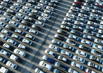 Έρχεται μείωση άνω του 50% στις εξαγωγές κινεζικών υβριδικών αυτοκινήτων προς την Ευρώπη
