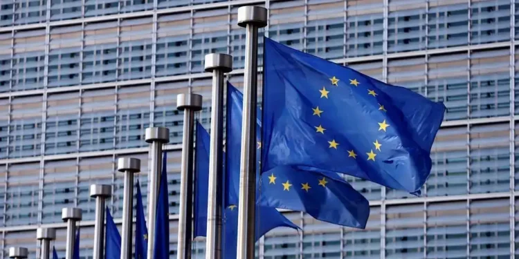 Scope Ratings: Κρίσιμο τεστ για την Ευρώπη οι εκλογές του 2027 – Οι προκλήσεις της Γαλλίας και η αναβάθμιση της Ελλάδας