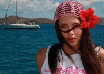 Η Dara δημοσίευσε φωτογραφίες από τις διακοπές που έκανε στην Ελούντα