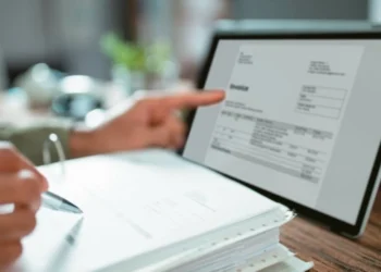 Δημόσιο: Στα 3,82 δισ. ευρώ τα ληξιπρόθεσμα χρέη, στο 1 δισ. οι εκκρεμείς επιστροφές φόρων