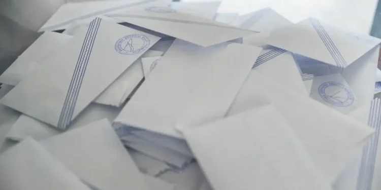 Δημοσκόπηση Opinion Poll: Στο 30,3% η ΝΔ, εδραιώνεται στη δεύτερη θέση η ΕΛΑΣ του Τσίπρα