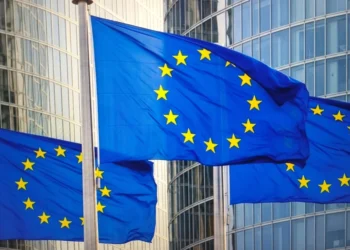 Συναγερμός στην Ευρωζώνη για τα ομόλογα: Σε υψηλά 25ετίας το κόστος δανεισμού στη Γαλλία, γιατί δεν παρεμβαίνει η ΕΚΤ
