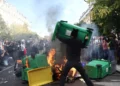 «Πεδίο μάχης» η Γαλλία: Πάνω από 900 τραυματίες και 6.000 προσαγωγές – Φωτιές και δακρυγόνα «σκεπάζουν» Παρίσι, Λυών και Μασσαλία