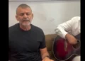 O Απόστολος Γκλέτσος τραγούδησε και το «Παπόρι από την Περσία»