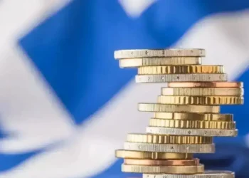 Το ΔΝΤ υποβαθμίζει τις προβλέψεις για την ανάπτυξη της ελληνικής οικονομίας στο 1,8% και βλέπει επιτάχυνση του πληθωρισμού