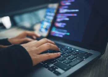 Συναγερμός στο διαδίκτυο: Ιστότοποι κατεβαίνουν λόγω δύο κρίσιμων κενών ασφαλείας