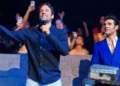 Ο Κωνσταντίνος Αργυρός διασκέδασε με Πέτρο Ιακωβίδη και Έλλη Κοκκίνου – Η στιγμή που πήρε το μικρόφωνο
