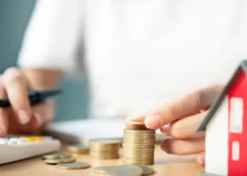 Τράπεζες: Πιο αυστηροί οι όροι στα στεγαστικά δάνεια λόγω πρόσθετων χρεώσεων
