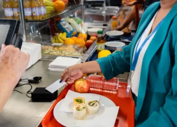 Ο Άγγελος Γιαννακόπουλος και οι εξαγορές με μετρητά – Οι φούρνοι «βιτρίνα» που άλλαζαν ταμπέλα, οι ξαπλώστρες και το κυλικείο του Γ.Ν. Γεννηματάς