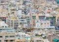 Στεγαστική κρίση: Φθηνότερη κατοικία σε «κλειστά» σπίτια και ακίνητα των δήμων – Τι προτείνει η BluPeak Estate Analytics