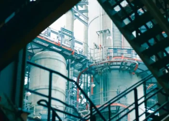 Πάνω από τα 105 δολάρια το Brent και τα 85 ευρώ το φυσικό αέριο – Ανησυχία για τις τιμές στην Ευρώπη ενόψει χειμώνα