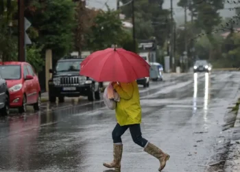 Καιρός: Επικίνδυνες βροχές και καταιγίδες κυρίως στην ανατολική Ελλάδα – Αναβαθμίστηκε το έκτακτο δελτίο της ΕΜΥ