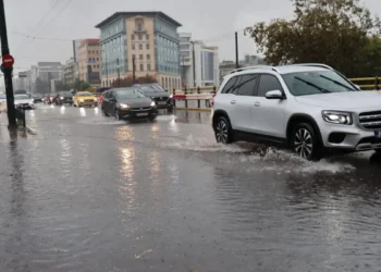Καιρός: Επιδείνωση με έντονες βροχές και ισχυρές καταιγίδες – Οι περιοχές που βρίσκονται σε red code, που ακυρώνονται οι παρελάσεις