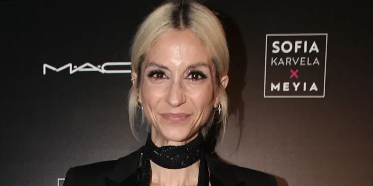 Σοφία Καρβέλα: «Γελάω μέχρι δακρύων μαζί σας» έγραψε σε φωτογραφία από τη νυχτερινή έξοδο με φίλες της