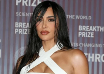 Η Κιμ Καρντάσιαν αποκάλυψε πόσες νταντάδες προσέχουν τα παιδιά της