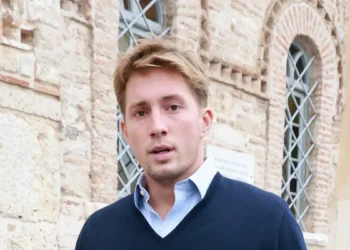 Ο Κωνσταντίνος Αλέξιος Ντε Γκρες στη συναυλία του Κωνσταντίνου Αργυρού στο Λονδίνο