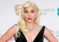 Η Lady Gaga έχει προσαρμοστεί απόλυτα στον ρόλο της μητέρας, λατρεύει να τραγουδά στην κόρη της, λέει πηγή