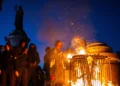 Από το Παρίσι έως τα Τίρανα: Γιατί η κοινωνική οργή εξαπλώνεται στην Ευρώπη, οι βαθύτερες αιτίες της αναταραχής