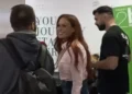 Στο αεροδρόμιο με τον σύντροφό της η Σίσσυ Χρηστίδου: Το ταξίδι στην Κέρκυρα και το βίντεο από το μαγαζί του