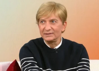 Μάκης Δελαπόρτας: Η Αλίκη Βουγιουκλάκη πέρασε μια φάση που ήθελε να τη φωνάζουν «Παπαμιχαήλ»