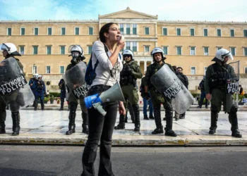 Σε επιφυλακή η κυβέρνηση για τις σημερινές κινητοποιήσεις: Η σύσκεψη Μητσοτάκη με Χρυσοχοΐδη και το μήνυμα «η Ελλάδα δεν θα γίνει Γαλλία»