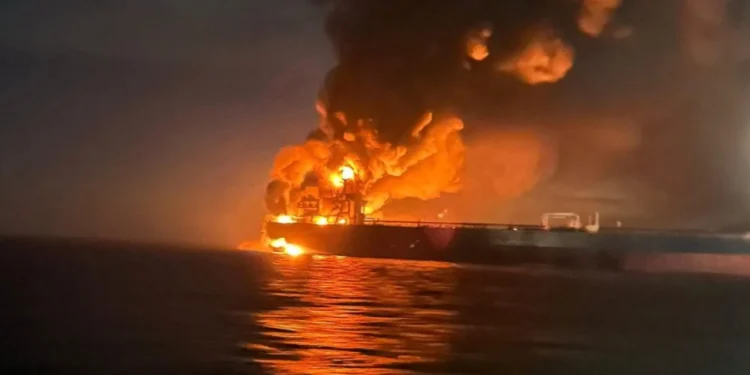 Σε ασφυκτικό κλοιό επιθέσεων η εμπορική ναυτιλία
