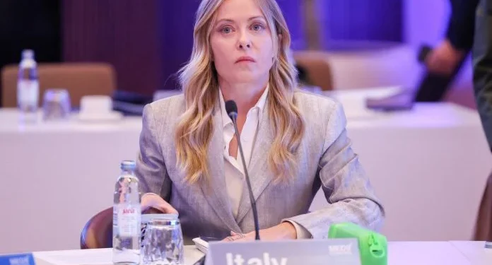 Μελόνι: Επικίνδυνη η συμφωνία ΗΠΑ-Ρωσίας για το ντίζελ