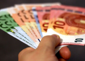 Ειδικό Εποχικό Βοήθημα: Ποιοι δικαιούχοι μπορούν να λάβουν από 719 έως 1.438 ευρώ