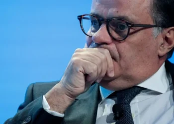 Άρχισαν τα όργανα στο Παρίσι για τον προϋπολογισμό: «Περάστε τον χωρίς πλειοψηφία», υπονοεί ο διοικητής της Τράπεζας της Γαλλίας