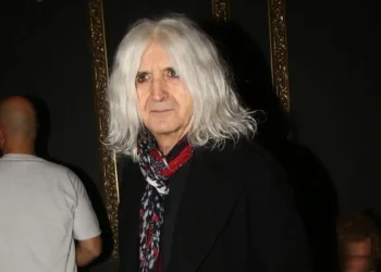 Καρβέλας: «Δυστυχώς η Άννα έχει πάρει μια κατεύθυνση που δεν με βρίσκει σύμφωνο, νιώθω συντριβή» – Η ανακοίνωση του συνθέτη