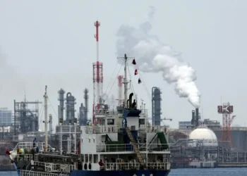 Κάτω από τα 105 δολάρια το Brent, στα 87 ευρώ το φυσικό αέριο – Οι τιμές «διορθώνουν» λόγω κατοχύρωσης κερδών
