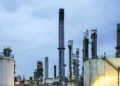 Στα 114 δολάρια το Brent, κάτω από τα 100 ευρώ υποχωρεί το φυσικό αέριο μετά το ράλι – Η αγορά «ποντάρει» στις διπλωματικές προσπάθειες
