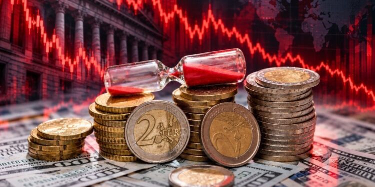 CNBC: Μυρίζει νέα κρίση χρέους στην Ευρωζώνη – Οι ομοιότητες της Γαλλίας με την Ελλάδα του 2009