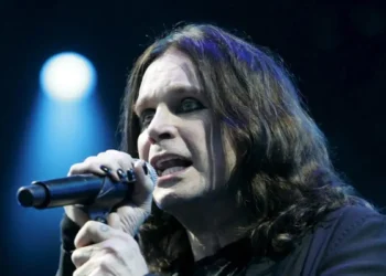 Ozzy Osbourne: «Οι γιατροί έλεγαν ότι η τελευταία του συναυλία θα τον σκότωνε» αποκαλύπτει η χήρα του
