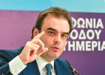 Μηνύσεις για προώθηση παράνομου τζόγου σε 18 influencers, ανάμεσά τους ράπερ και μοντέλα – «Η δημοφιλία δεν προσφέρει ασυλία», λέει ο Πιερρακάκης